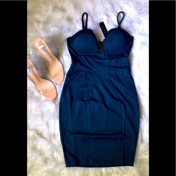 Nadia Dress💕 - Picture 2 of 2